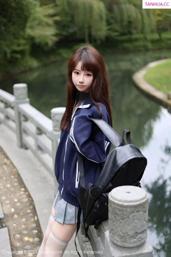   [XiuRen]高清写真图 2023.12.08 No.7784 韩系学妹 短裙美腿第2张图片